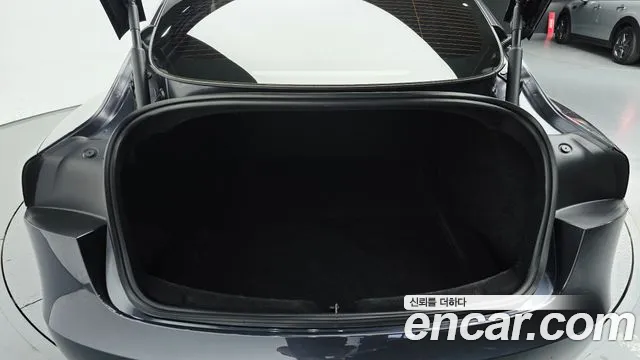 Tesla Model 3 — Фото автомобиля 25