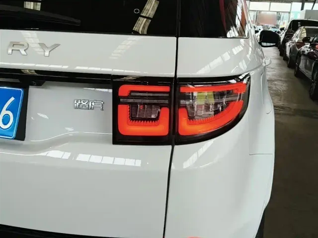 Land Rover Discovery Sport — Фото автомобиля 7