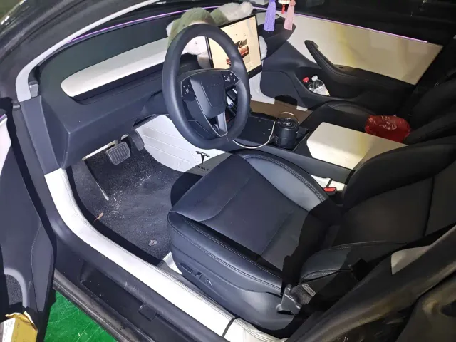 Tesla Model 3 — Фото автомобиля 2