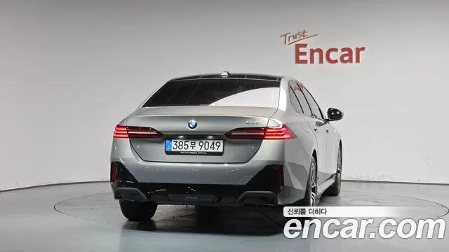 BMW 5-Series — Фото автомобиля 4