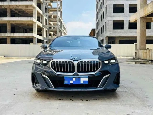 BMW 5 Series — Фото автомобиля 2
