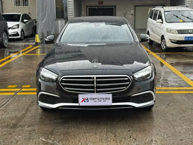 Mercedes-Benz E-Class — Фото автомобиля 2