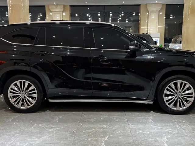 Toyota Highlander — Фото автомобиля 7