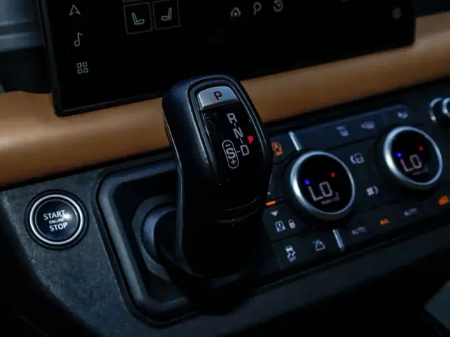 Land Rover Land Rover Defender 2025 110 3.0T P400 Dark Special Edition — Фото автомобиля 17