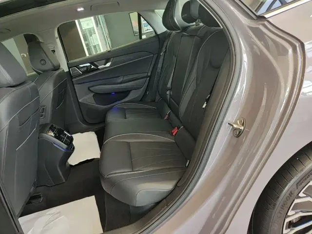 Volkswagen Passat — Фото автомобиля 16