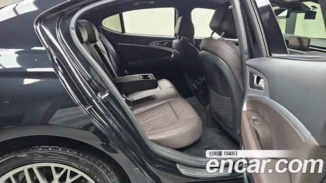 Genesis G70 — Фото автомобиля 11