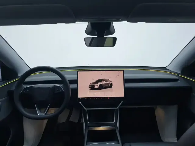 Tesla Model Y — Фото автомобиля 18