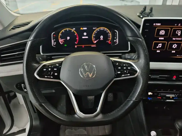 Volkswagen Tiguan L — Фото автомобиля 10