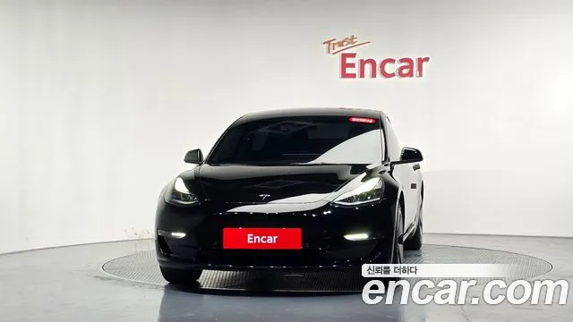 Tesla Model 3 — Фото автомобиля 3