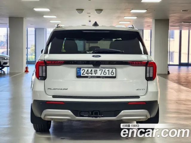 Ford Explorer — Фото автомобиля 4
