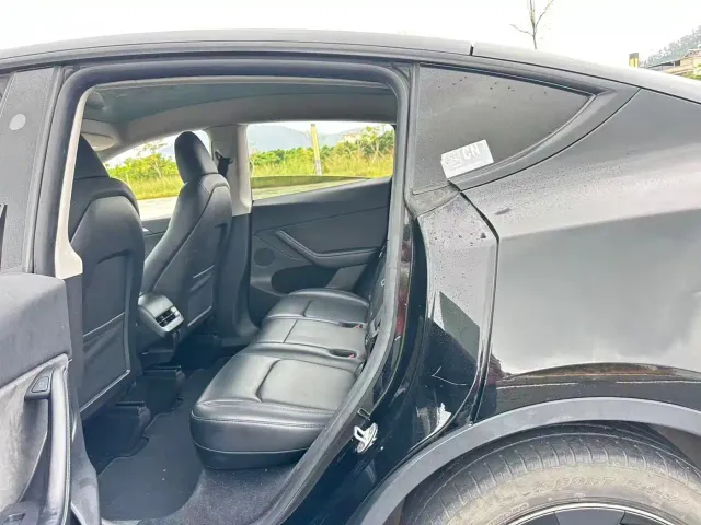 Tesla Model Y — Фото автомобиля 24