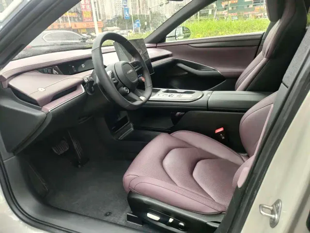 Xiaomi SU7 — Фото автомобиля 12