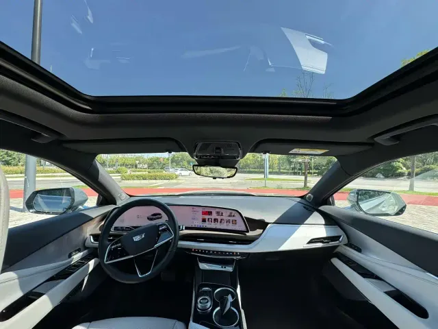 Cadillac GT4 — Фото автомобиля 6