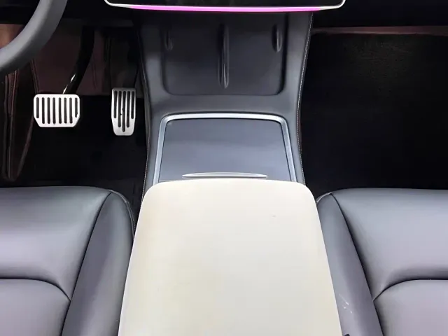 Tesla Model Y — Фото автомобиля 25