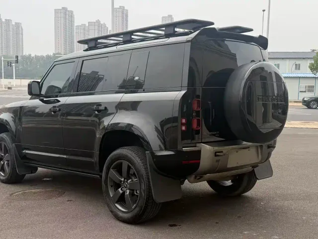 Land Rover Defender — Фото автомобиля 19