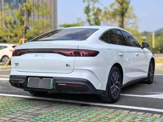 BYD Qin L — Фото автомобиля 11