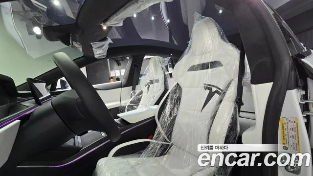 Tesla Model S — Фото автомобиля 7