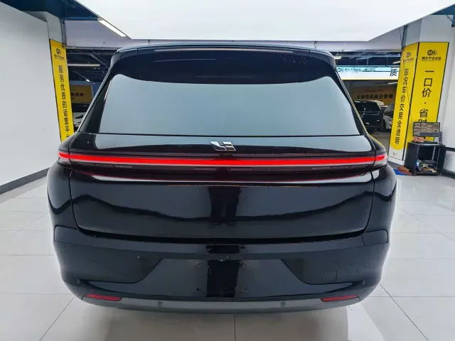 Li Auto L8 — Фото автомобиля 5