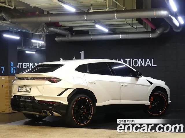Lamborghini Urus — Фото автомобиля 5