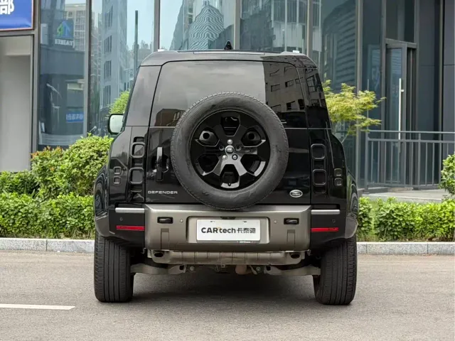 Land Rover Defender — Фото автомобиля 4