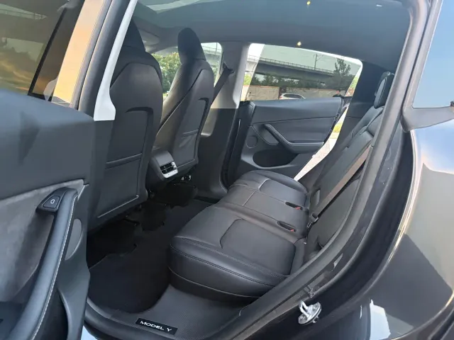 Tesla Model Y — Фото автомобиля 9