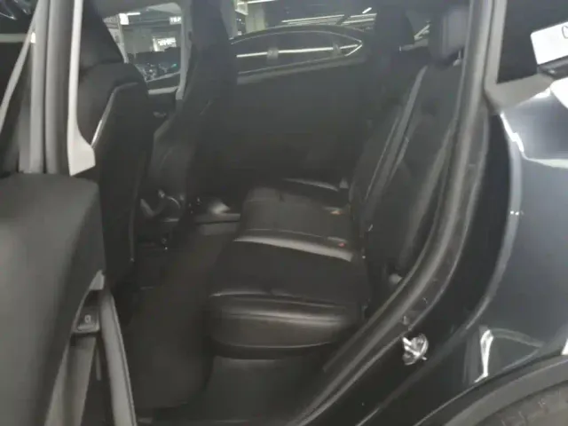 Tesla Model Y — Фото автомобиля 16