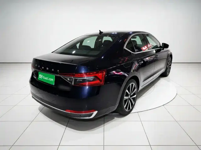 Skoda Superb — Фото автомобиля 4