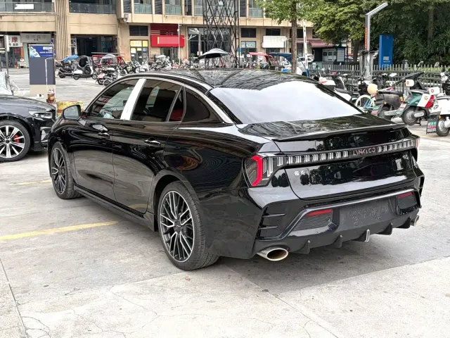 Lynk & Co 03 — Фото автомобиля 14