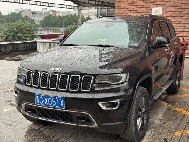 Фотография автомобиля — Jeep Grand Cherokee