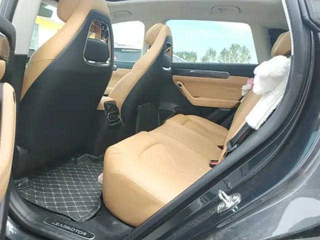 Leapmotor C11 — Фото автомобиля 16