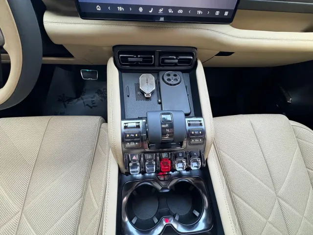 BYD FangChengBao Leopard 5 — Фото автомобиля 12