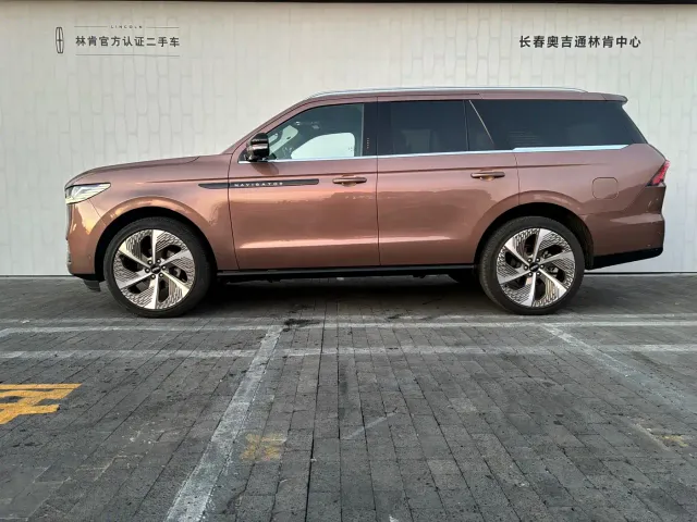 Lincoln Navigator — Фото автомобиля 20