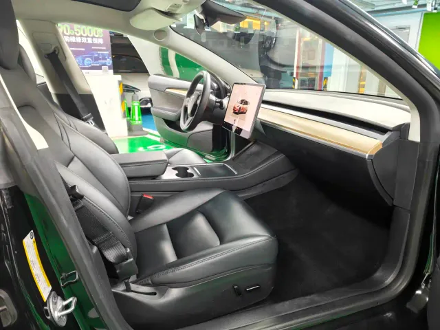Tesla Model 3 — Фото автомобиля 7