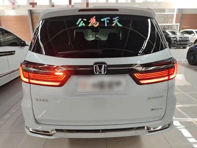 Honda Elysion — Фото автомобиля 5