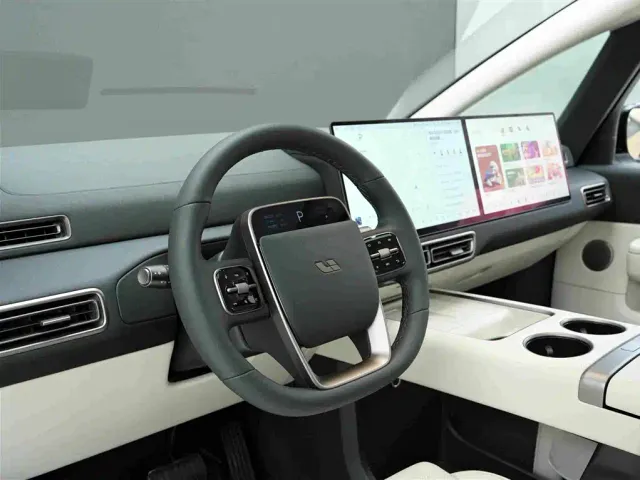 Li Auto MEGA — Фото автомобиля 7