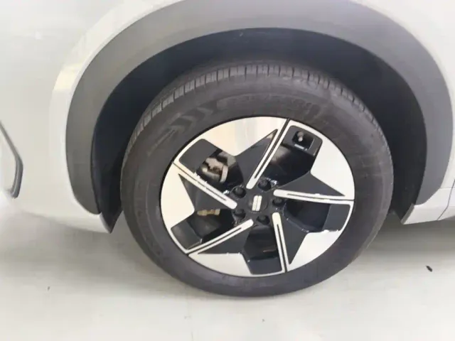 Geely Galaxy E5 — Фото автомобиля 22