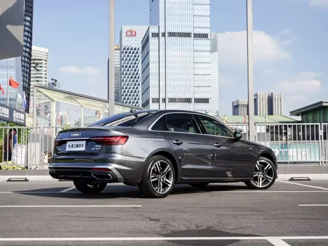 Audi A4L — Фото автомобиля 3