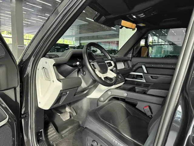 Land Rover Defender — Фото автомобиля 4