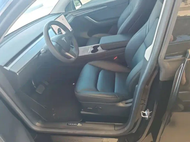 Tesla Model Y — Фото автомобиля 14