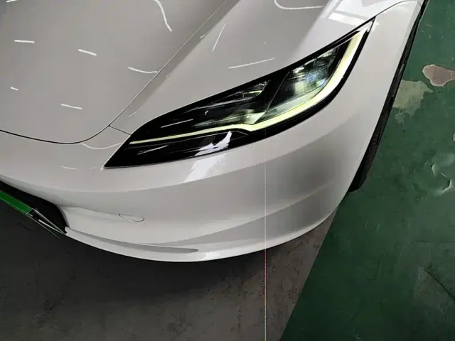 Tesla Model 3 — Фото автомобиля 23