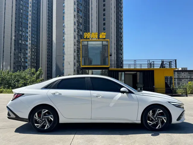 Hyundai Elantra — Фото автомобиля 4