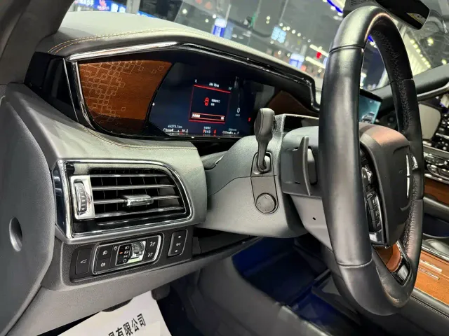 Lincoln Navigator — Фото автомобиля 11