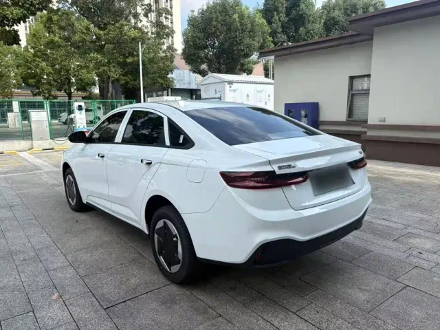 Geely Geometry A — Фото автомобиля 4