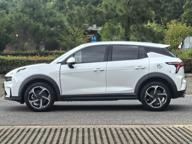 Lynk & Co 06 — Фото автомобиля 3