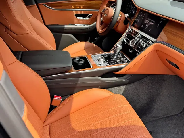 Bentley Flying Spur — Фото автомобиля 6