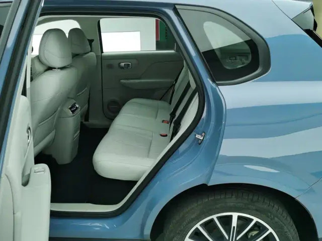 Leapmotor B10 — Фото автомобиля 11