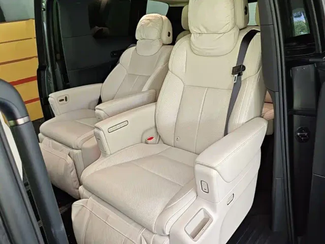 Li Auto MEGA — Фото автомобиля 16