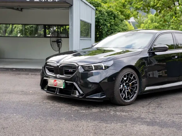 BMW M5 — Фото автомобиля 10