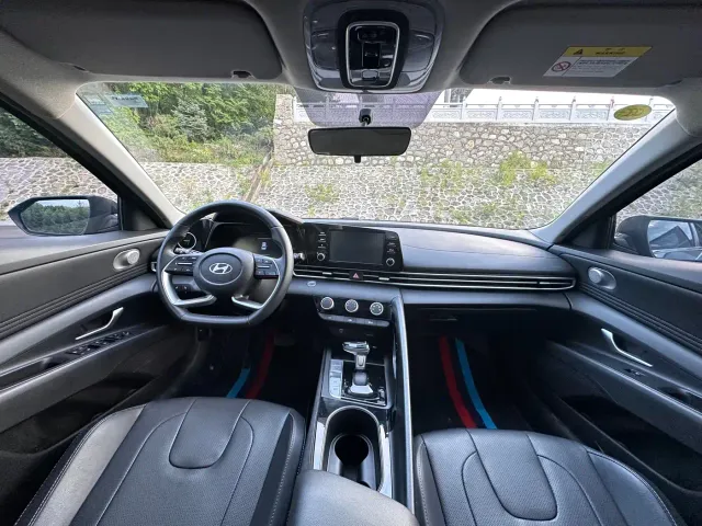 Hyundai Elantra — Фото автомобиля 16