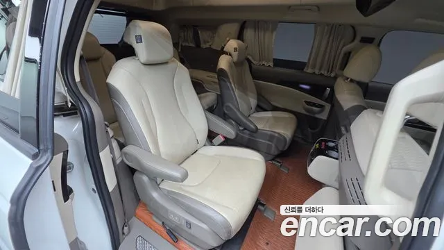 Kia Carnival Generation 4 — Фото автомобиля 24